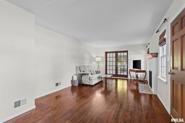 412 Outer Park Drive, Springfield, IL 62704