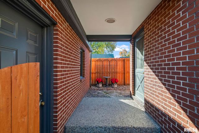 412 Outer Park Drive, Springfield, IL 62704