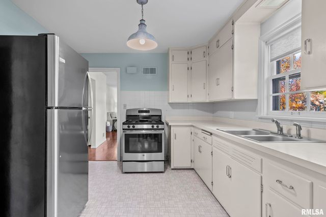 412 Outer Park Drive, Springfield, IL 62704