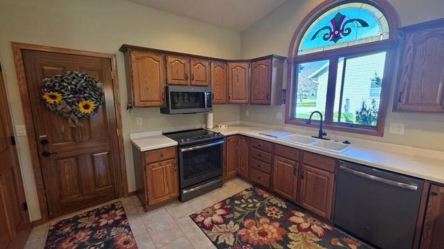 1209 Stonebridge DRIVE, Howards Grove, WI 53083