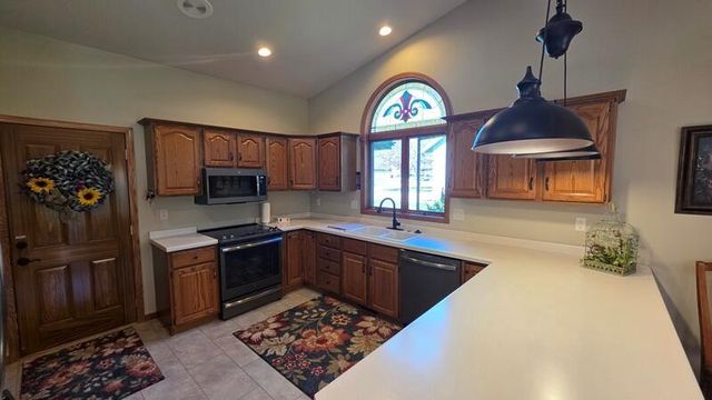 1209 Stonebridge DRIVE, Howards Grove, WI 53083