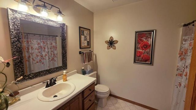 1209 Stonebridge DRIVE, Howards Grove, WI 53083