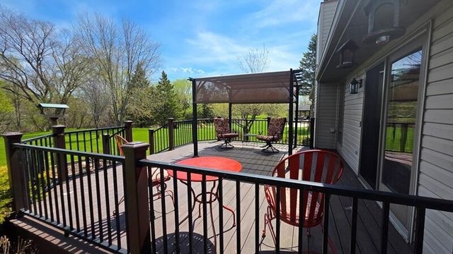 1209 Stonebridge DRIVE, Howards Grove, WI 53083