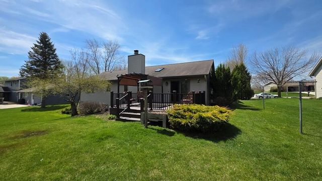 1209 Stonebridge DRIVE, Howards Grove, WI 53083