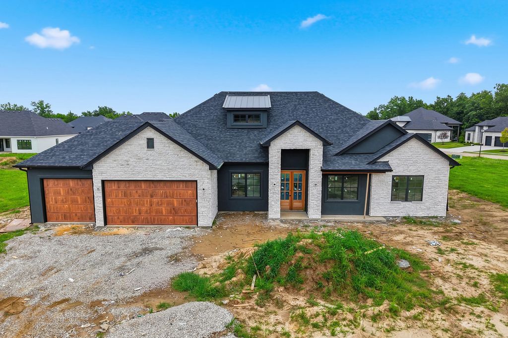 6513 BURNHILL DR, Columbia, MO 65201
