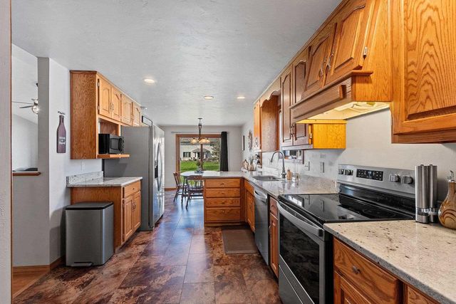 2621 GREENBRIER ROAD, Green Bay, WI 54311