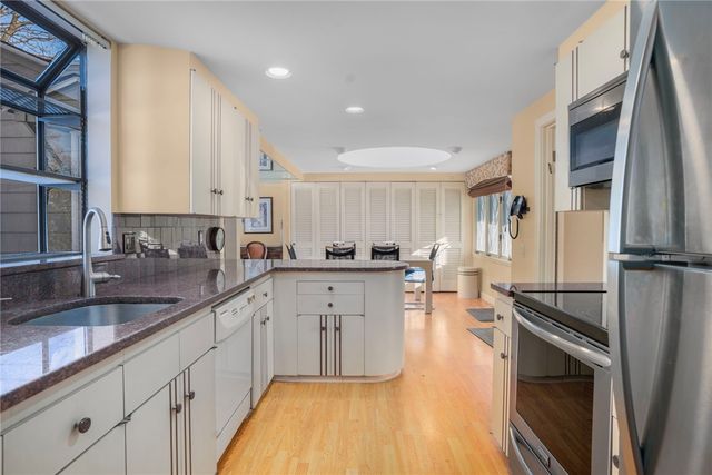 157 Sweetbriar Drive, Cranston, RI 02920