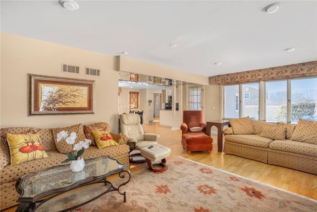 157 Sweetbriar Drive, Cranston, RI 02920