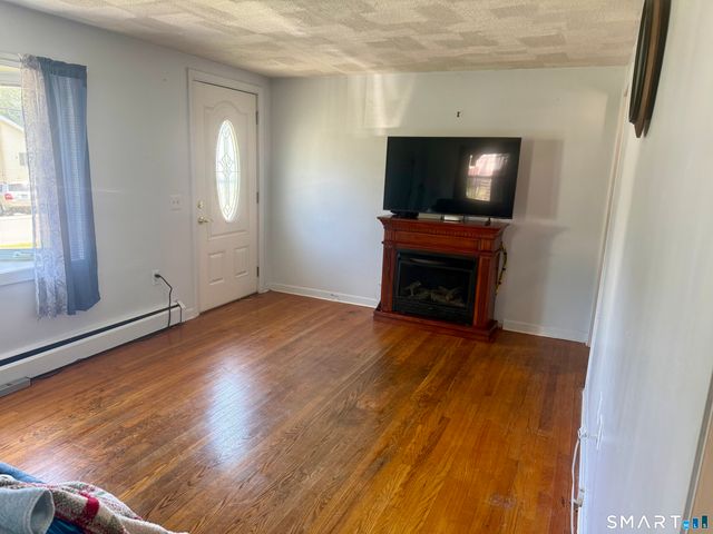 30 Allyn Avenue, Norwich, CT 06360