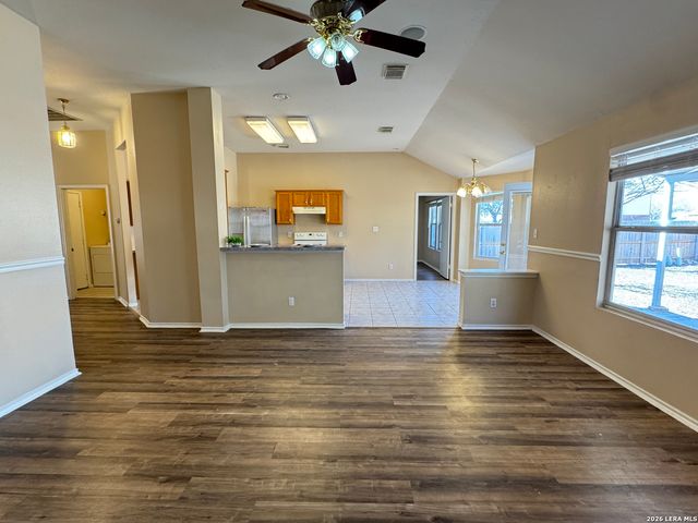 8363 Copperglen, Converse, TX 78109