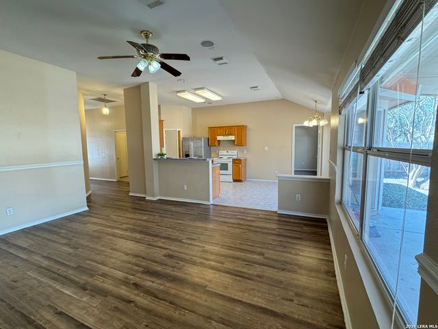 8363 Copperglen, Converse, TX 78109