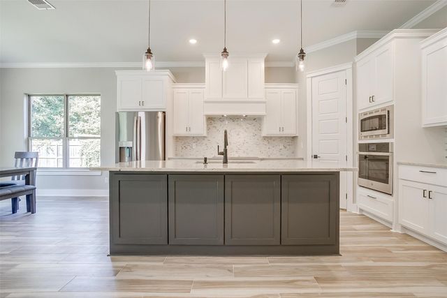 908 Meadowlark Lane, Granbury, TX 76048
