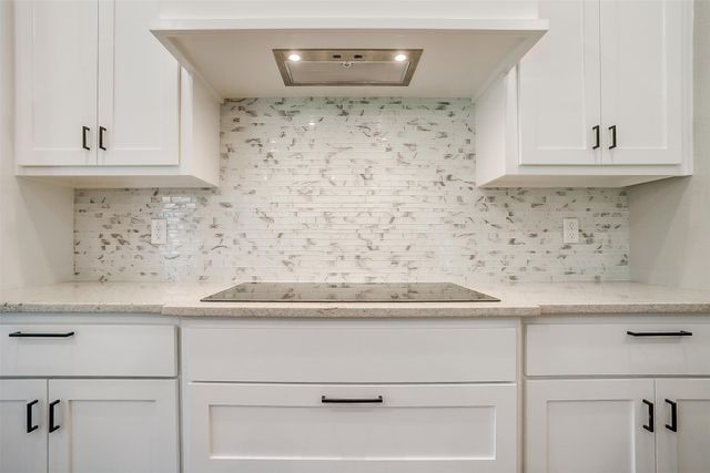908 Meadowlark Lane, Granbury, TX 76048