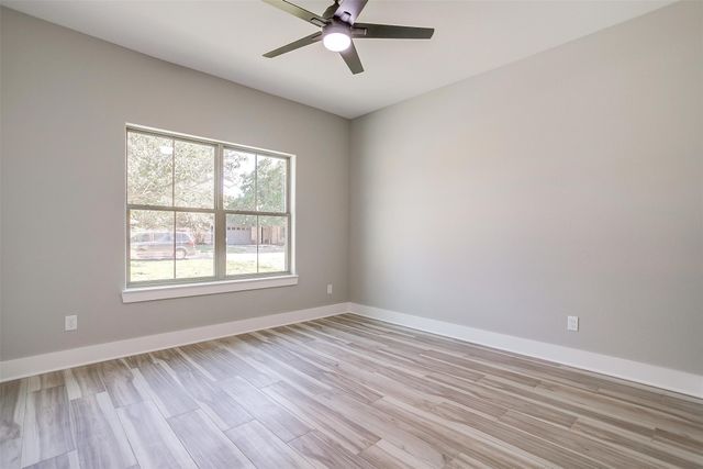 908 Meadowlark Lane, Granbury, TX 76048