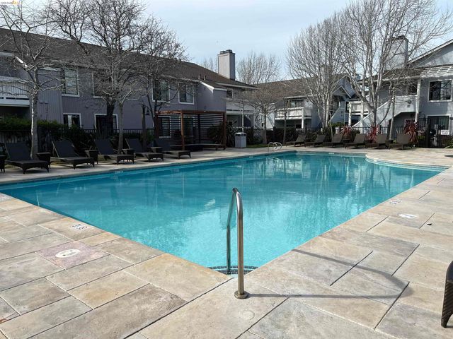 197 Schooner Ct, Richmond, CA 94804