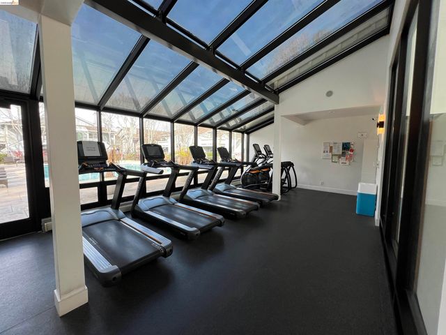 197 Schooner Ct, Richmond, CA 94804