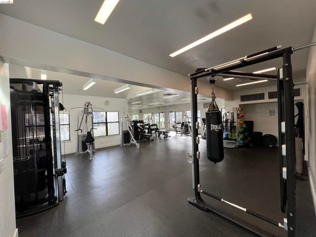 197 Schooner Ct, Richmond, CA 94804