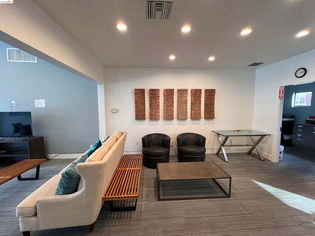 197 Schooner Ct, Richmond, CA 94804