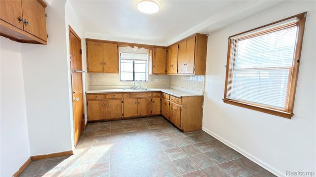 9024 San Jose, Redford Charter Township, MI 48239