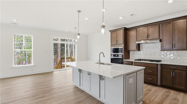 2049 Swiss LN, Hayes, VA 23072