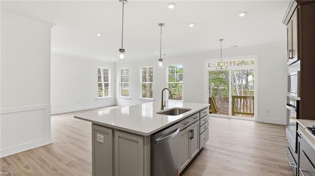 2049 Swiss LN, Hayes, VA 23072