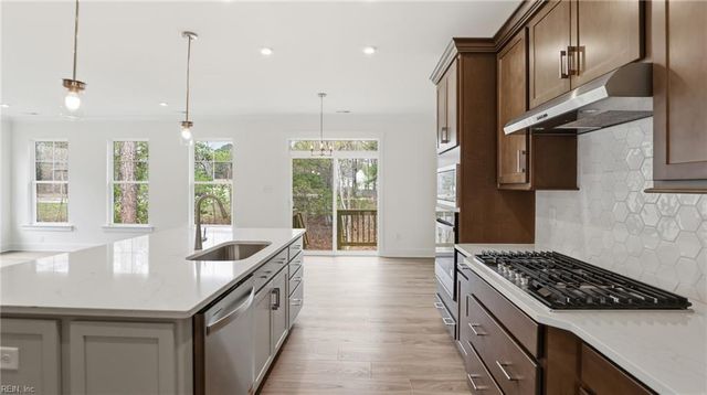 2049 Swiss LN, Hayes, VA 23072