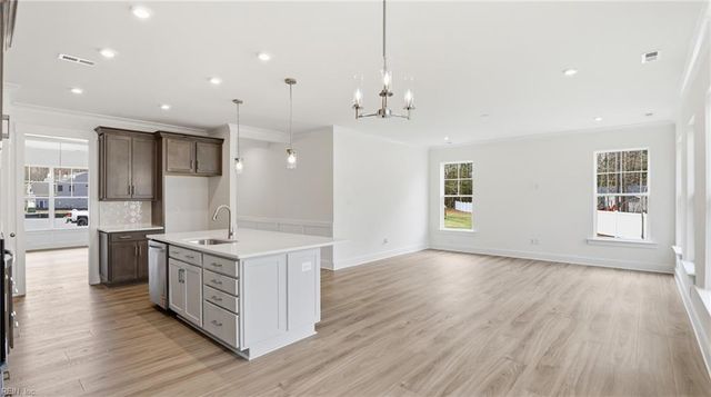 2049 Swiss LN, Hayes, VA 23072