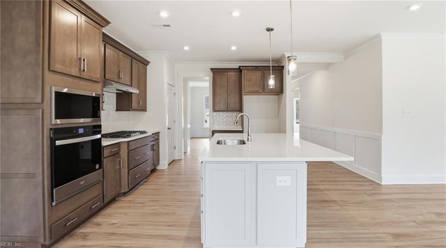 2049 Swiss LN, Hayes, VA 23072