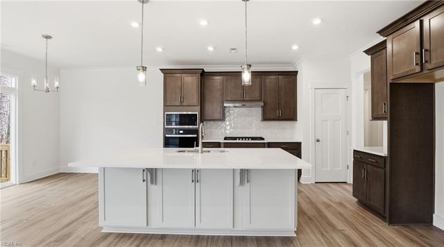 2049 Swiss LN, Hayes, VA 23072