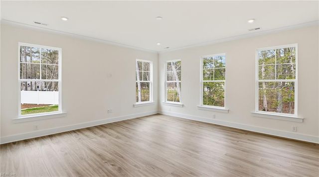 2049 Swiss LN, Hayes, VA 23072