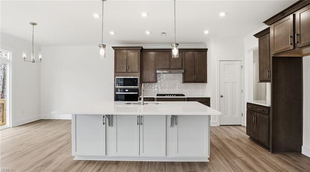 2049 Swiss LN, Hayes, VA 23072