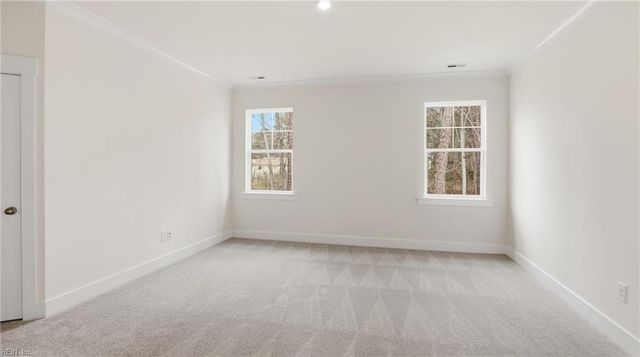 2049 Swiss LN, Hayes, VA 23072