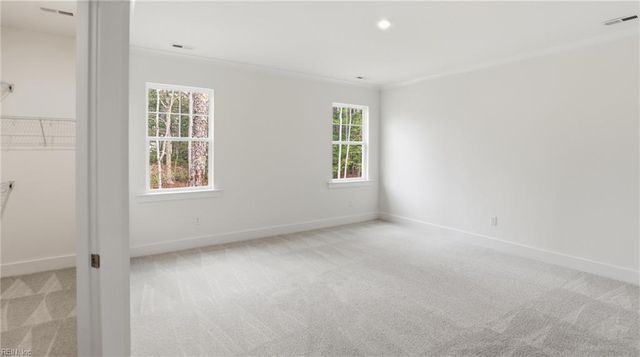 2049 Swiss LN, Hayes, VA 23072