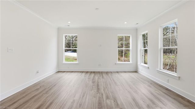 2049 Swiss LN, Hayes, VA 23072