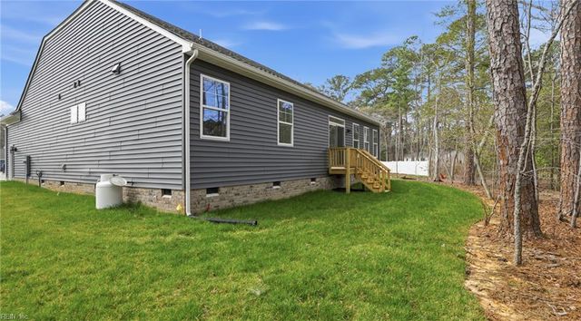 2049 Swiss LN, Hayes, VA 23072