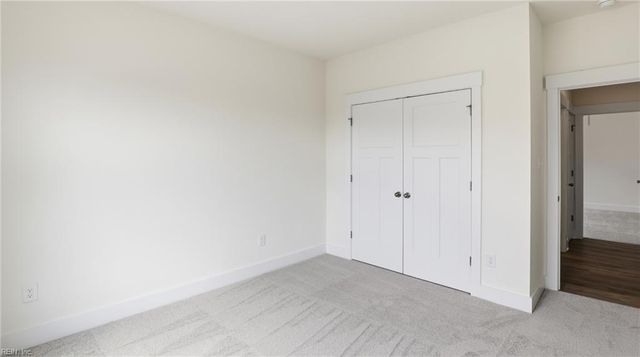 2049 Swiss LN, Hayes, VA 23072