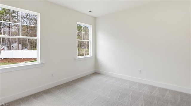2049 Swiss LN, Hayes, VA 23072