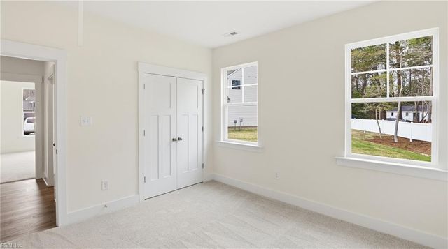 2049 Swiss LN, Hayes, VA 23072