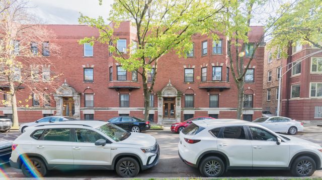1327 E 52nd Street 302, Chicago, IL 60615