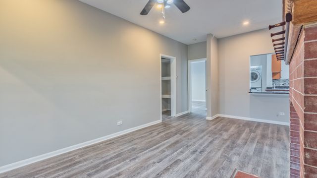1327 E 52nd Street 302, Chicago, IL 60615