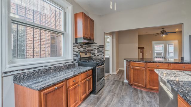 1327 E 52nd Street 302, Chicago, IL 60615