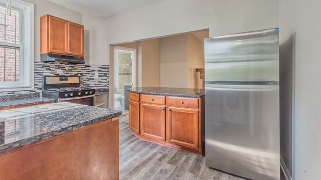 1327 E 52nd Street 302, Chicago, IL 60615
