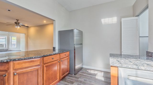 1327 E 52nd Street 302, Chicago, IL 60615