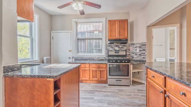 1327 E 52nd Street 302, Chicago, IL 60615