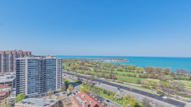 1327 E 52nd Street 302, Chicago, IL 60615