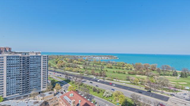 1327 E 52nd Street 302, Chicago, IL 60615