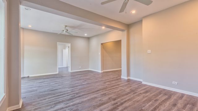 1327 E 52nd Street 302, Chicago, IL 60615