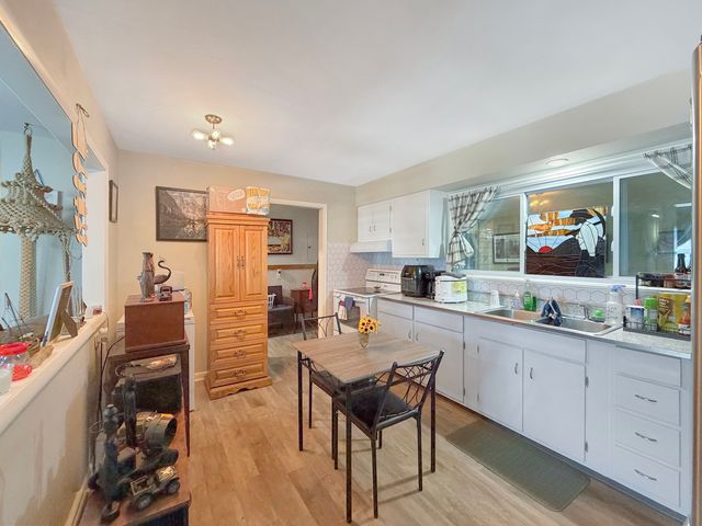 1427 Mark Drive, Freeport, IL 61032