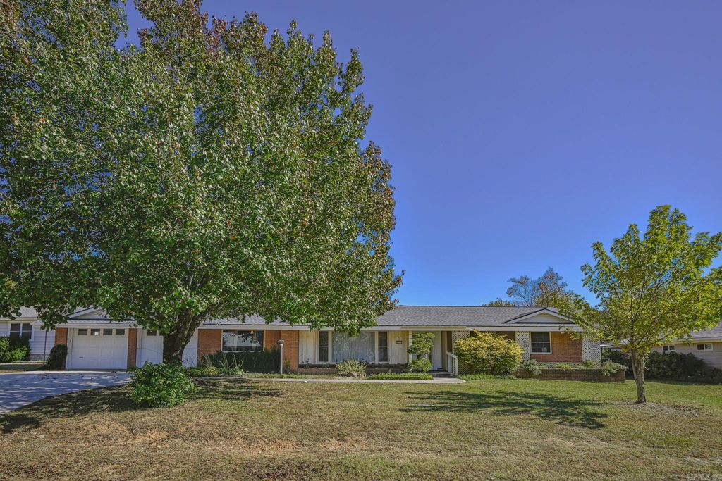 1204 Texas Street, Mena, AR 71953