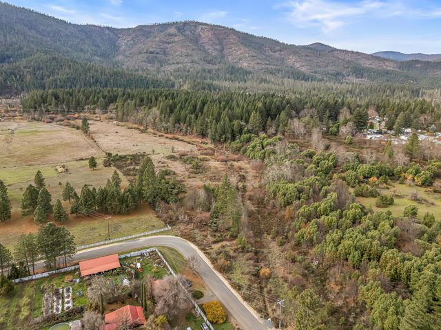 620 W River Street, Cave Junction, OR 97523